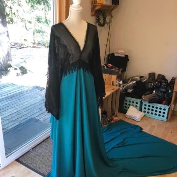 Flutter Dress - Picture 2 of 2